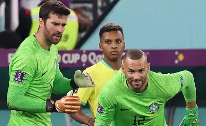 Weverton faz história na Copa do Mundo e derrota ídolo do São Paulo