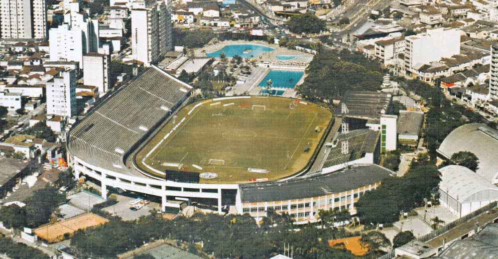 Imagem panorâmica do estádio nos anos 90