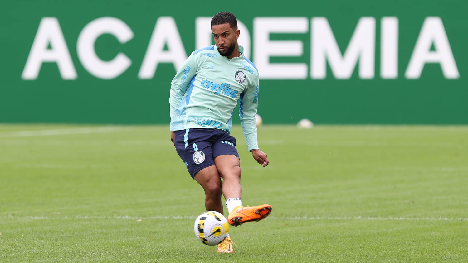 O jogador Jorge, da SE Palmeiras, durante treinamento, na Academia de Futebol. (Foto: Cesar Greco)