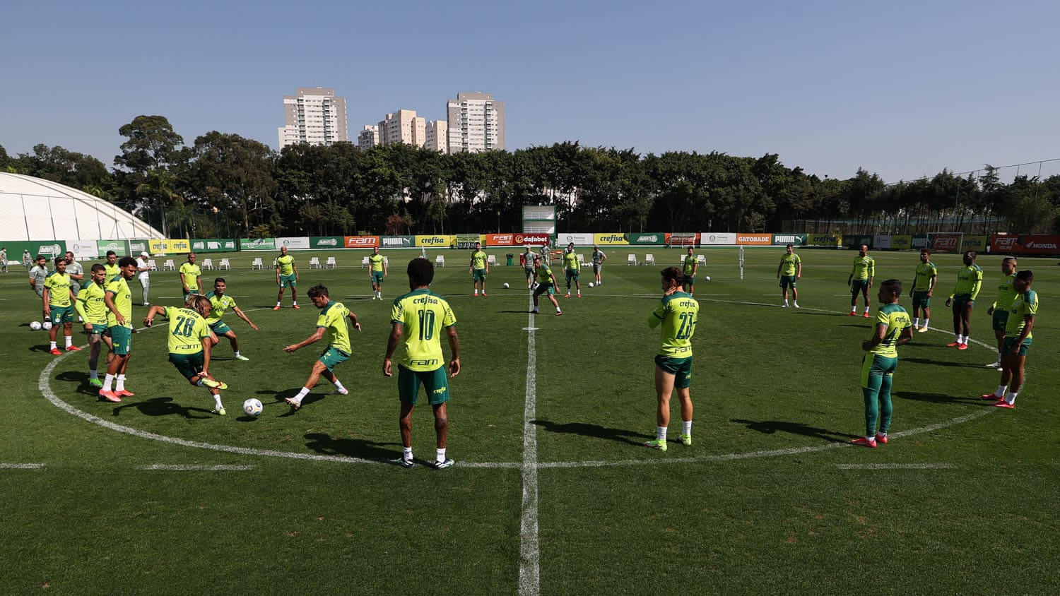 Verdão estabelece multa para faltas em atividades na Academia de Futebol.