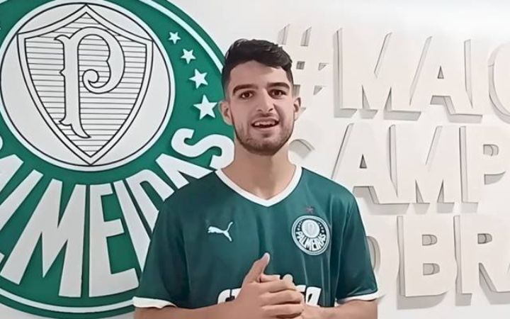 López: centroavante do Palmeiras só poderá estrear após a abertura da janela.