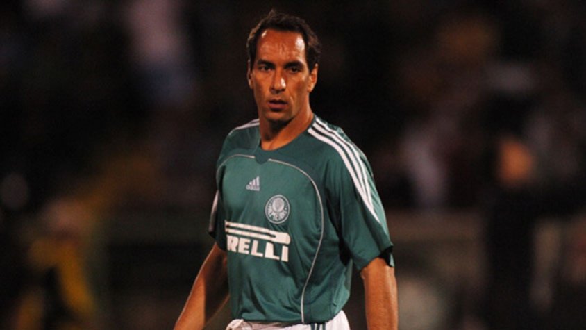 Edmundo diz que joia palmeirense pode sonhar com Seleção Brasileira.