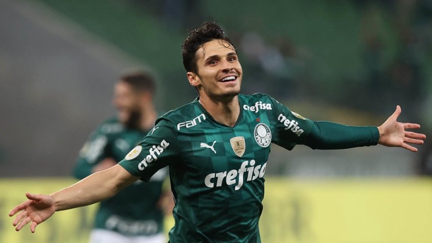 Raphael Veiga vive temporada artilheira e números são melhores que os de muitos centroavantes.
