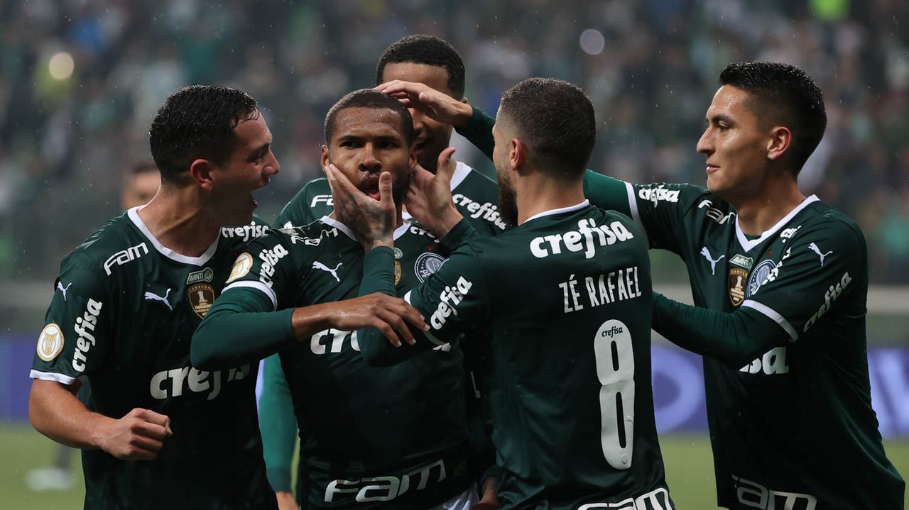 Palmeiras domina na tabela e nas estatísticas no Brasileirão 2022.