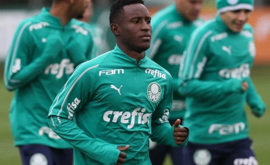 Verdão negociará o colombiano Angulo com o Portimonense.