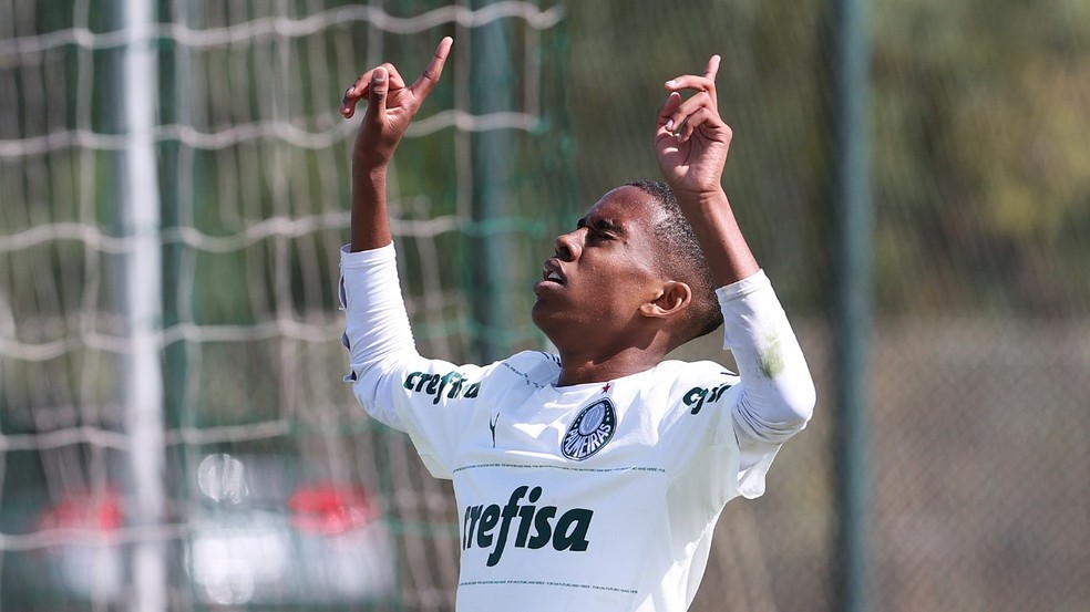 Palmeiras: joia das categorias de base é comparada com Messi.