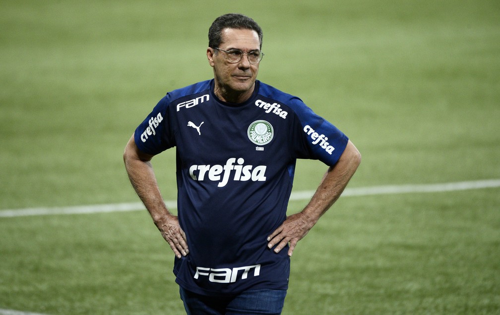 Palmeiras teve dezenas de trocas de treinador no século.
