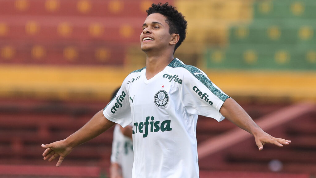 4 meses depois, jovem destaque no Verdão volta a atuar entre os titulares 1 4 meses depois, jovem destaque no Verdão volta a atuar entre os titulares