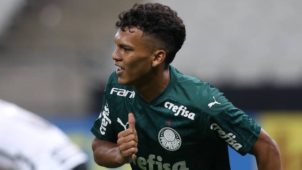 Barcelona quer mais um jogador do Palmeiras.