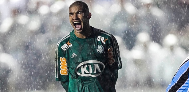mauricio ramos do palmeiras vibra apos artur conseguir impedir gol de kleber