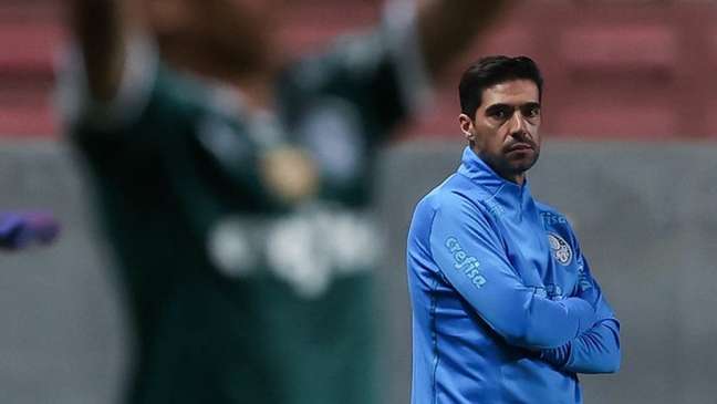 Abel Ferreira escolheu deixar atacantes de fora.
