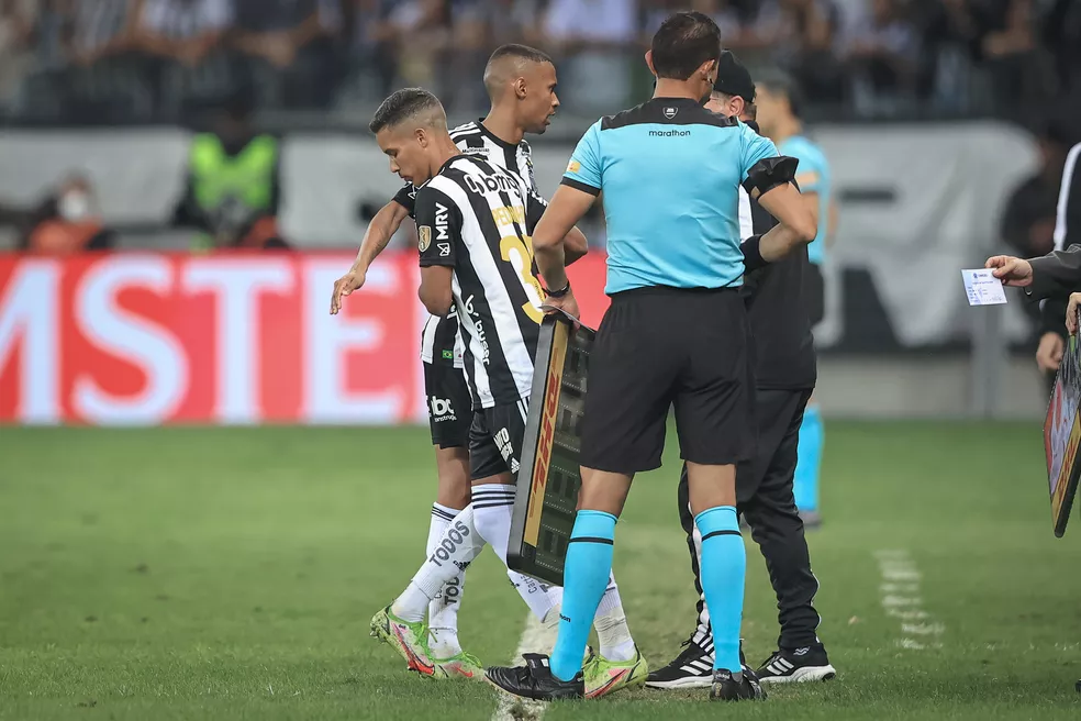 Pedrinho contra o Palmeiras