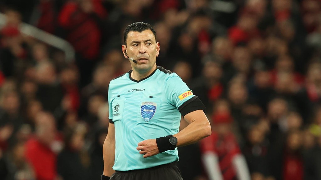Athletico não ficou satisfeito com a vitória contra o Palmeiras e atacou arbitragem 1 Athletico não ficou satisfeito com a vitória contra o Palmeiras e atacou arbitragem