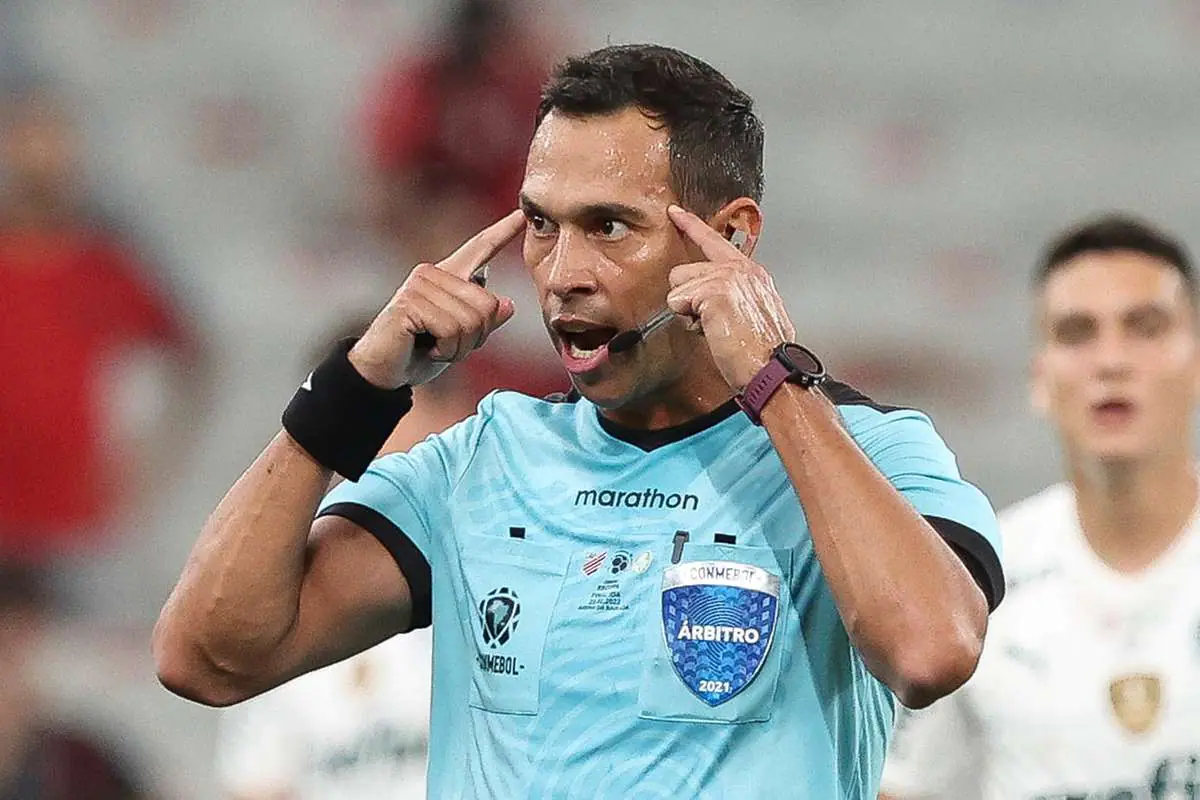 árbitro no jogo do Verdão