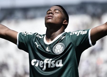 Endrick responde se quis provocar a torcida do Corinthians no gol do Palmeiras