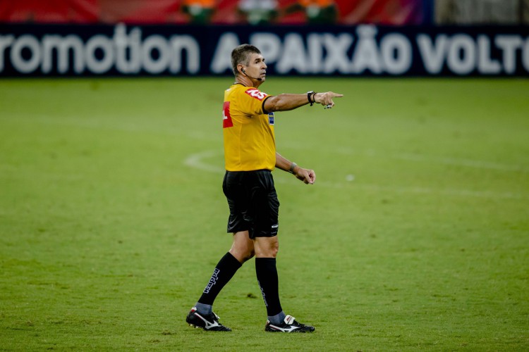 Comentarista de arbitragem mete a boca em Marcelo de Lima Henrique