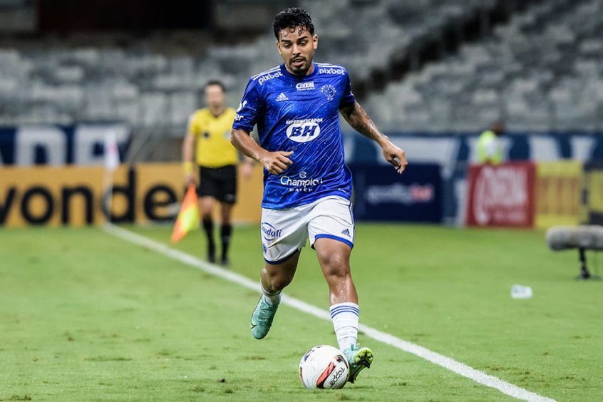 Forçando a barra para jogar no Palmeiras? Lateral é punido no Cruzeiro e tem futuro indefinido 1 Palmeiras mira destaque do Cruzeiro.