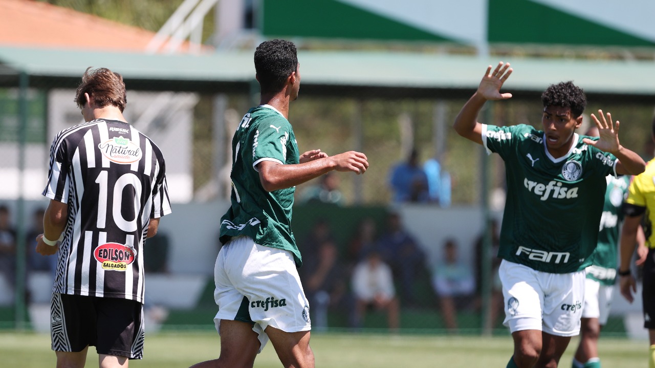 Palmeiras não perde tempo e goleia dois rivais na base 1 Palmeiras não perde tempo e goleia dois rivais na base