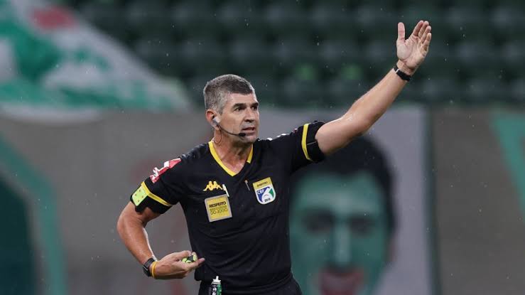 Torcida do Palmeiras se desespera com possíveis erros de arbitragem