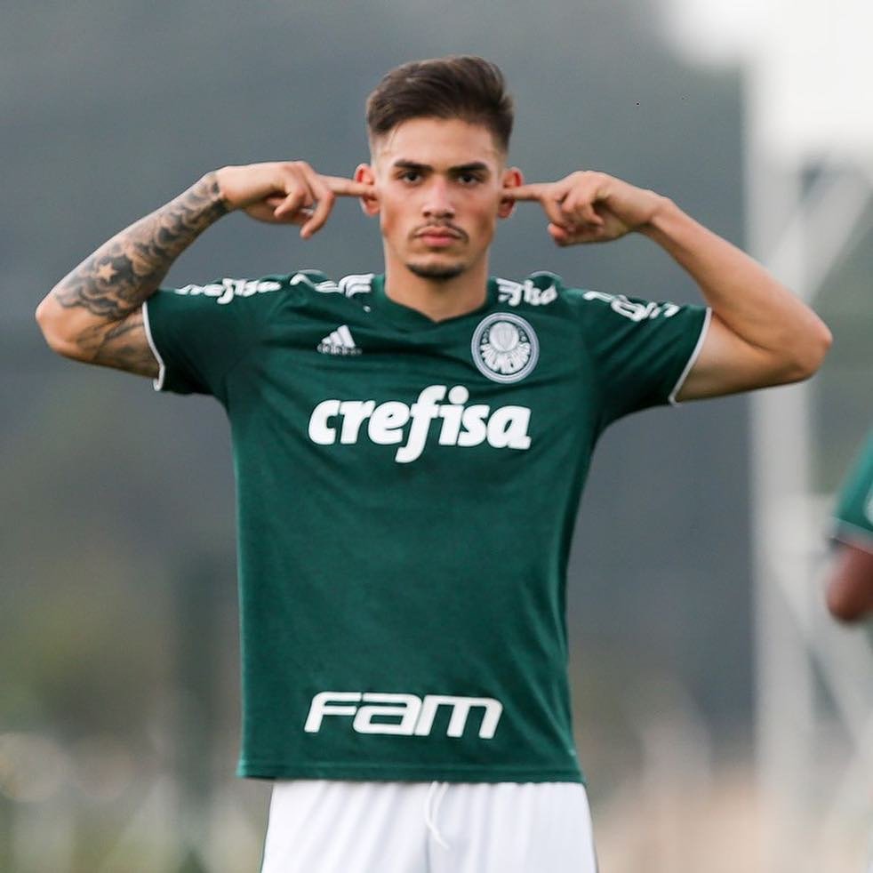 Palmeiras acerta a saída de jogador para gigante tricampeão da Libertadores 1 Palmeiras está perto de acertar saída do atacante paraguaio.