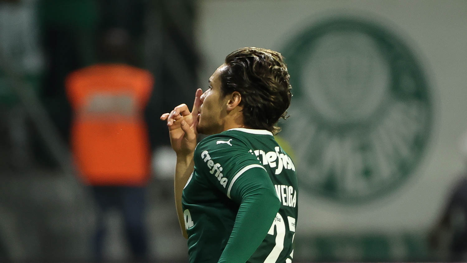 "Novo Raphael Veiga" chega a 7 gols e empolga torcedores do Palmeiras 1 “Novo Raphael Veiga” chega a 7 gols e empolga torcedores do Palmeiras