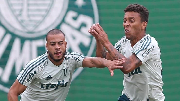 Tite estaria menos preocupado se tivesse levado jogador do Palmeiras