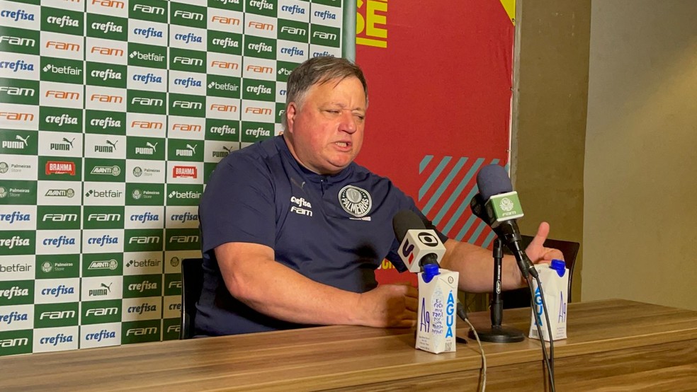 Mesmo vencendo, dirigente do Palmeiras reclama da arbitragem 1 Mesmo vencendo, dirigente do Palmeiras reclama da arbitragem