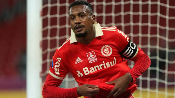 Internacional vence e adia título do Palmeiras 5 Internacional vence e adia título do Palmeiras