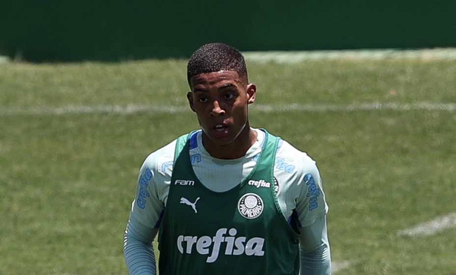 O jogador Vanderlan, da SE Palmeiras, durante treinamento, na Academia de Futebol. (Foto: Cesar Greco)