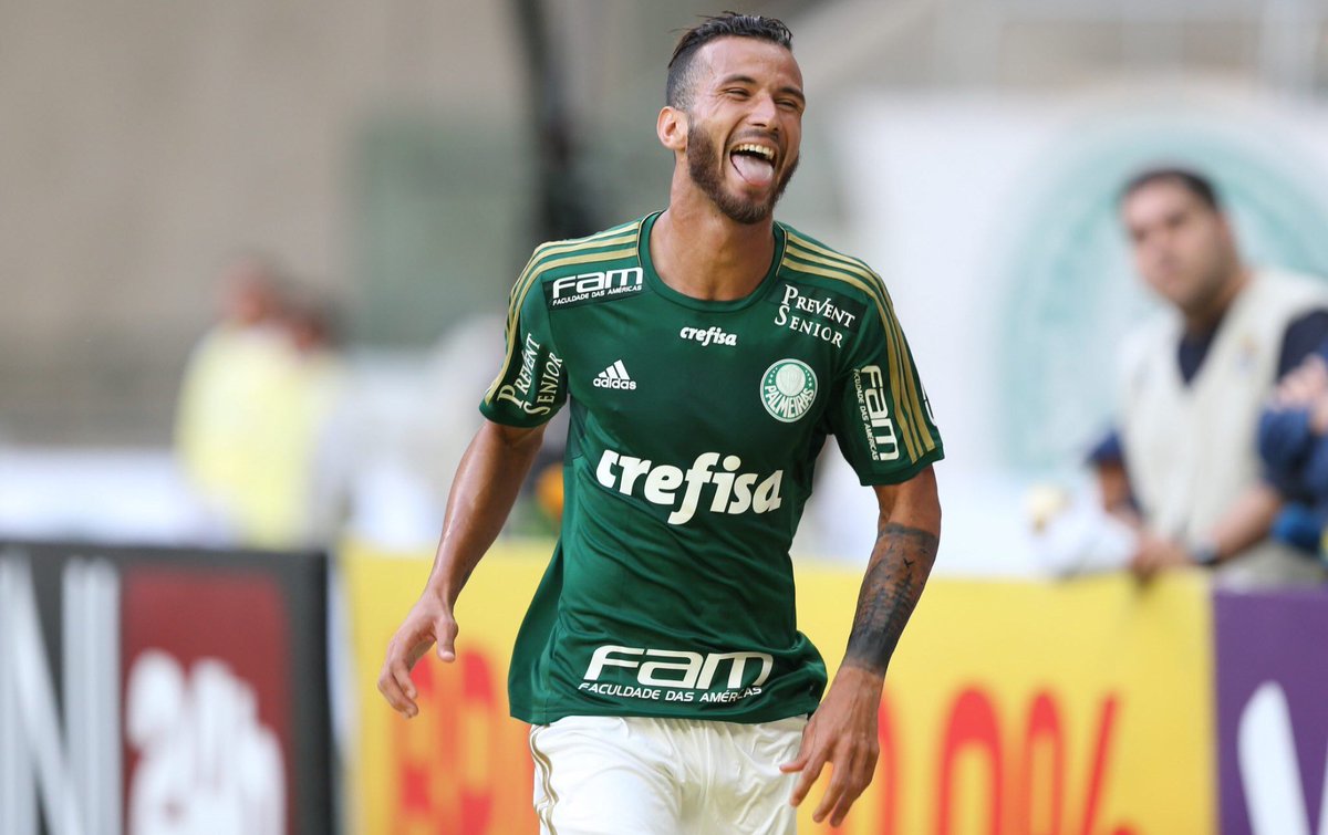 Jogador abre o jogo e revela bastidores da troca do Palmeiras pelo Corinthians