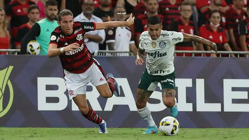 Dudu é desejado por torcedores do Flamengo.