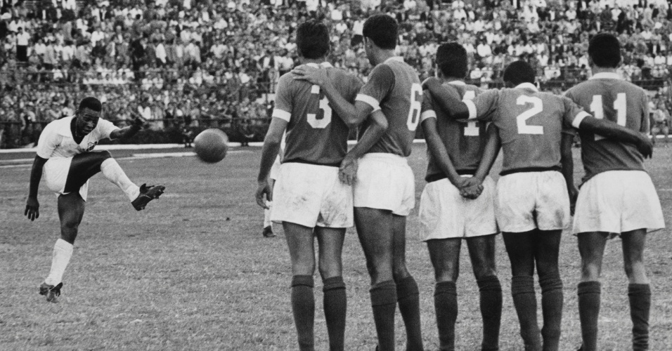 Pelé foi carrasco do Palmeiras em campo.