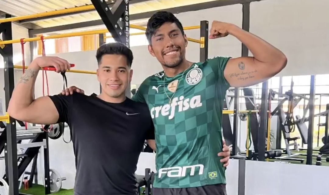 Bomba: jogador do Independiente Del Valle é flagrado com a camisa do Palmeiras