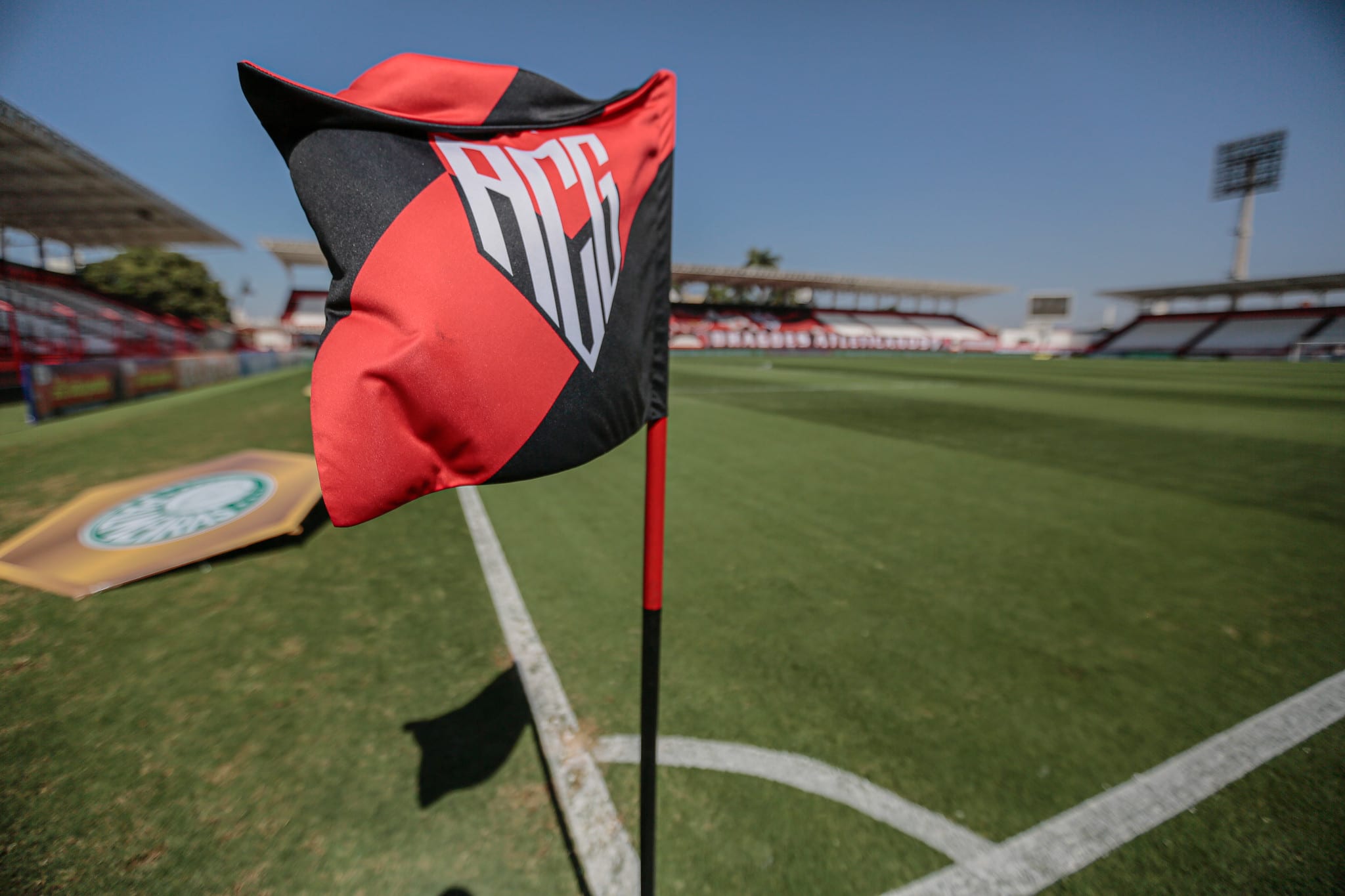 Ex-Palmeiras anuncia renovação com o Atlético-GO 5 Ex-Palmeiras anuncia renovação com o Atlético-GO