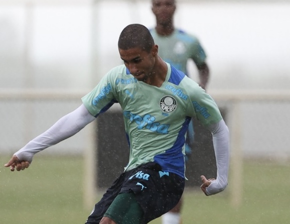 Palmeiras contratou meia que já chegou voando na equipe