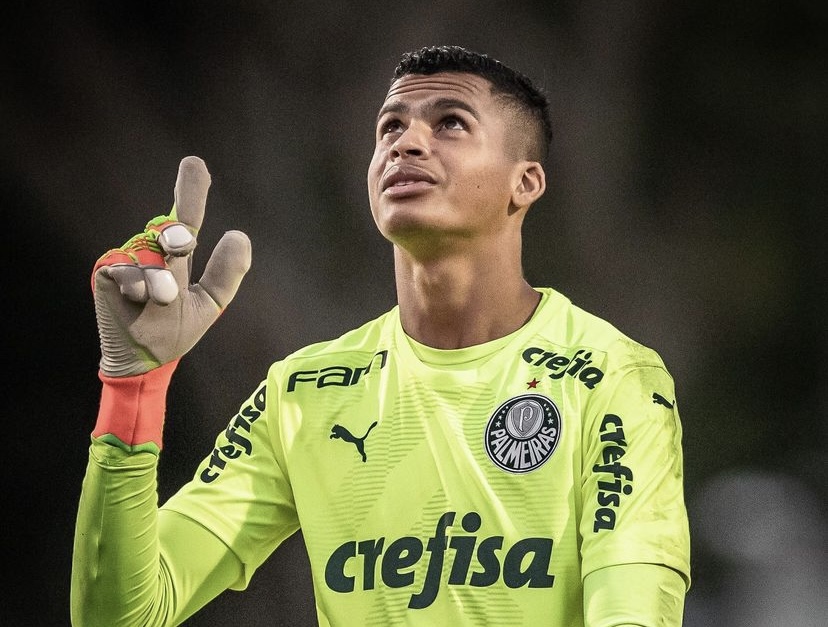 Novo paredão? Goleiro do Palmeiras defende pênalti e leva torcida à loucura 1 Novo paredão? Goleiro do Palmeiras defende pênalti e leva torcida à loucura