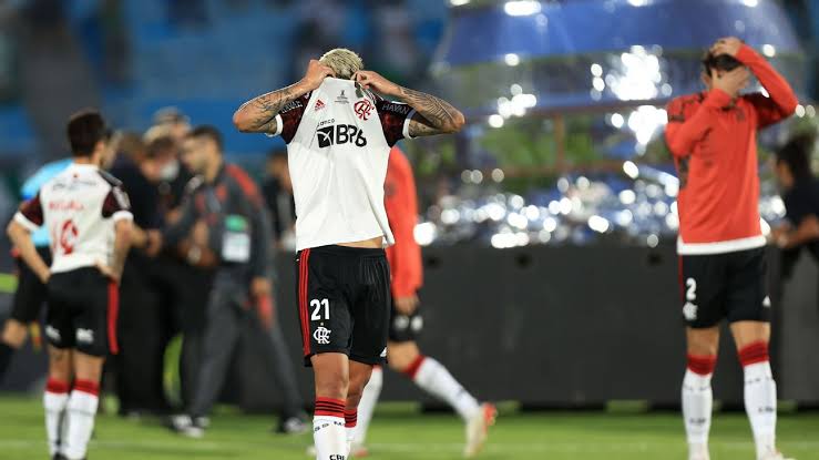 Palmeiras negocia com craque ex-Flamengo para o ataque