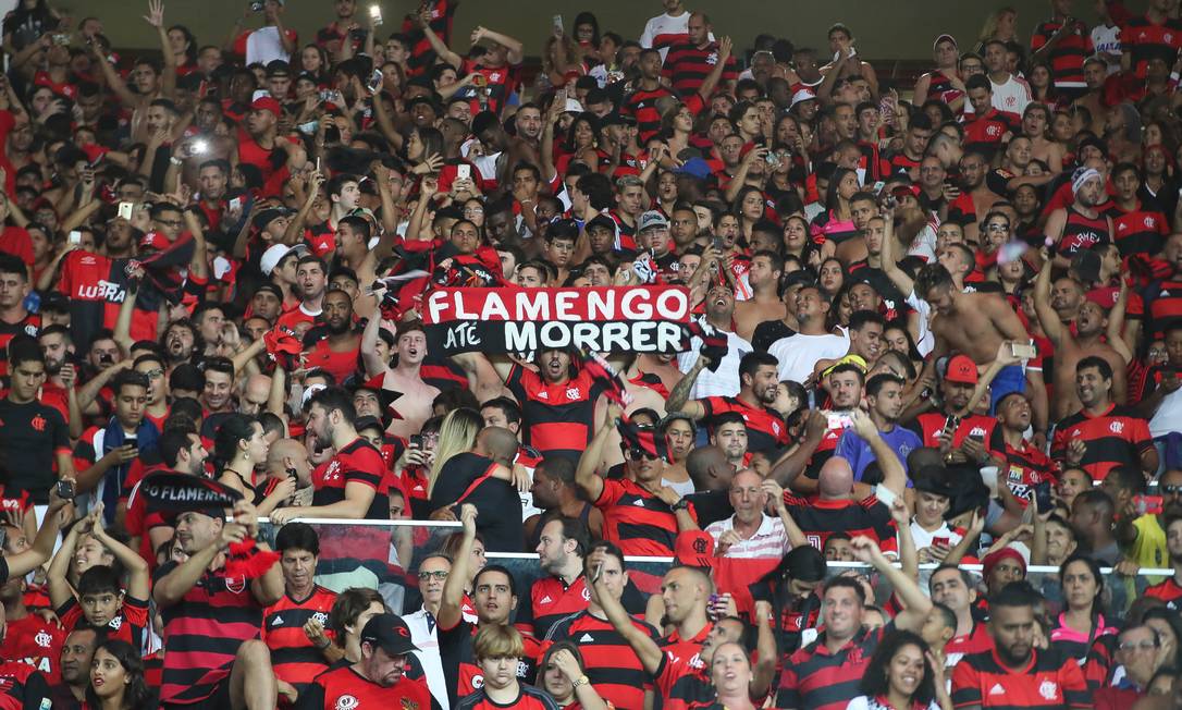 Flamengo: torcida faz música ofensiva ao Rei Pelé.