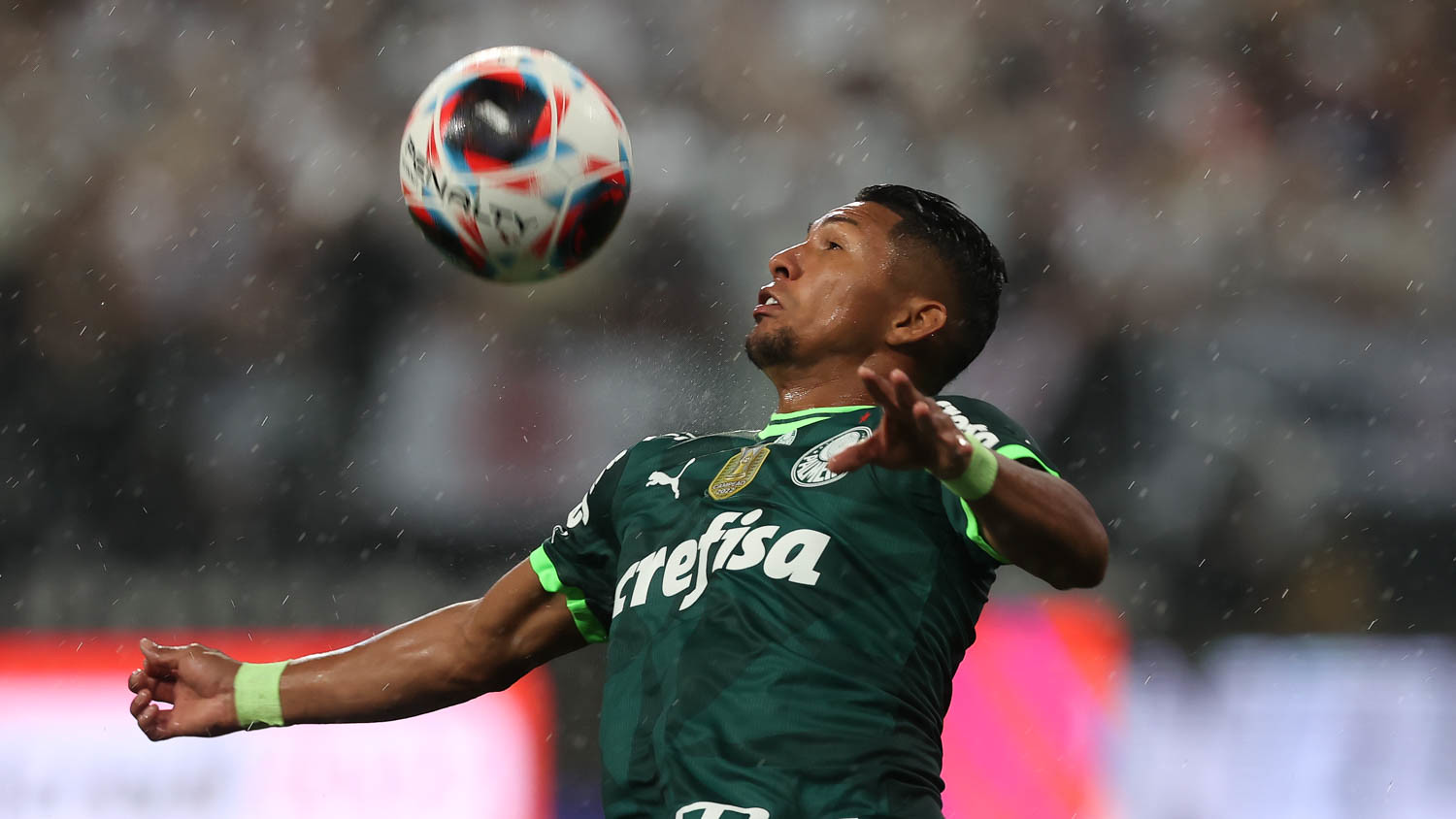 Rony crítica gramado da Neo Química Arena   