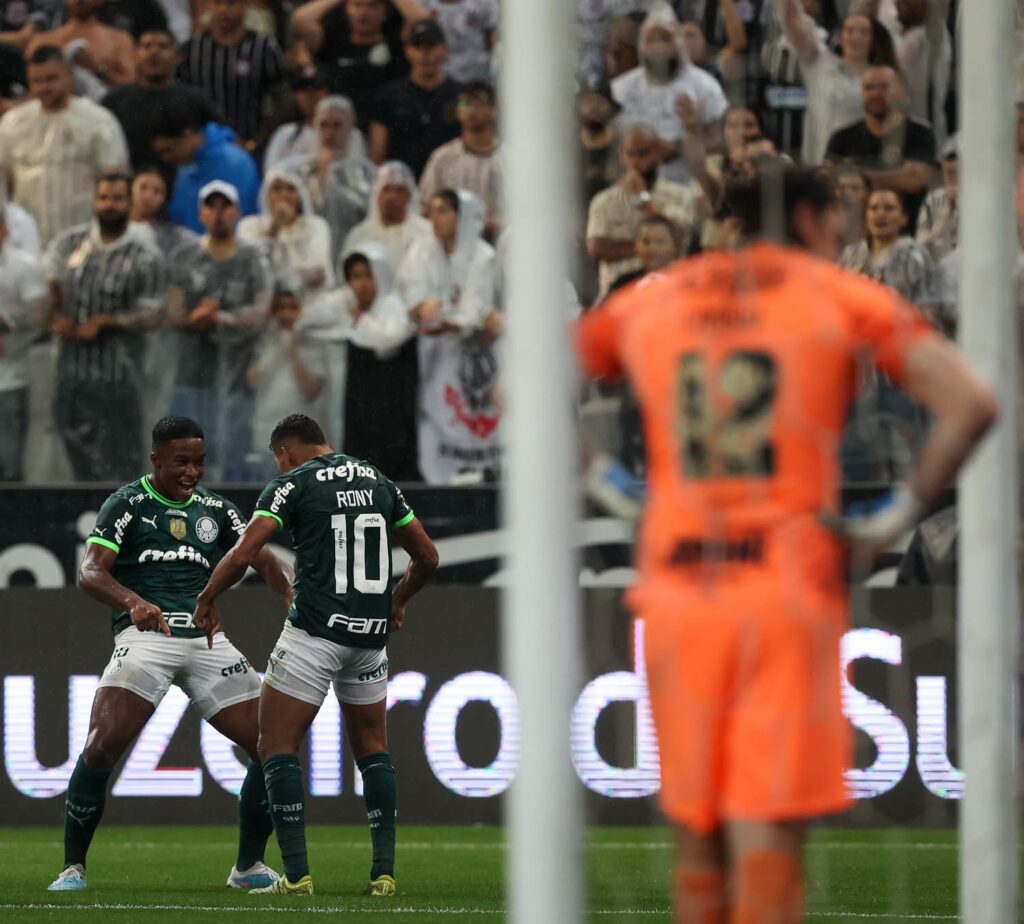 Palmeiras esmaga o Corinthians e mostra quem manda em São Paulo