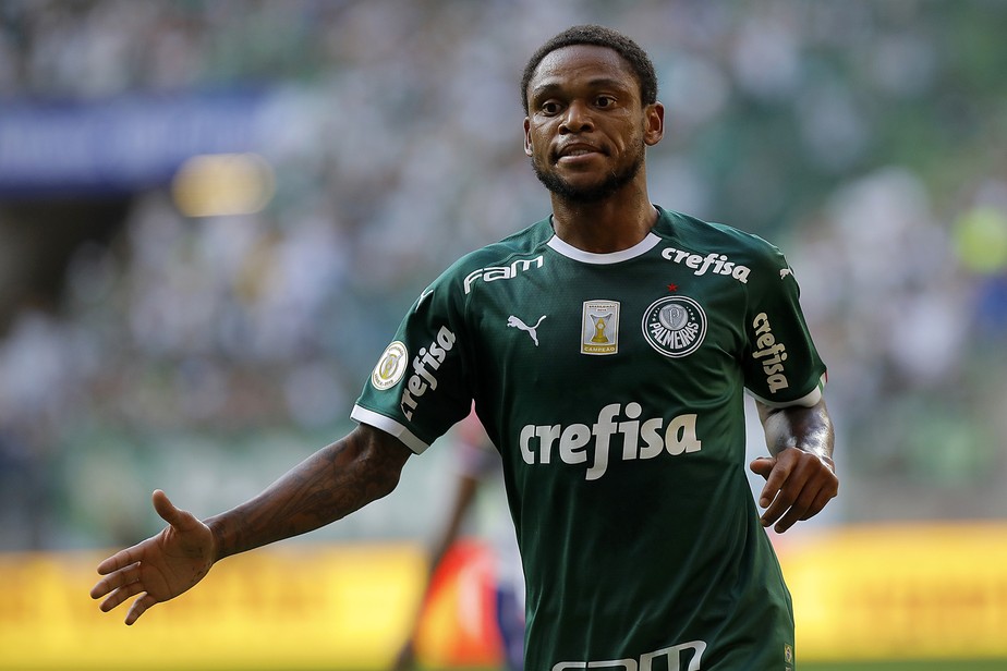 Luiz Adriano pega todo mundo de surpresa e confirma que é jogador do Palmeiras 6 Luiz Adriano pega todo mundo de surpresa e confirma que é jogador do Palmeiras
