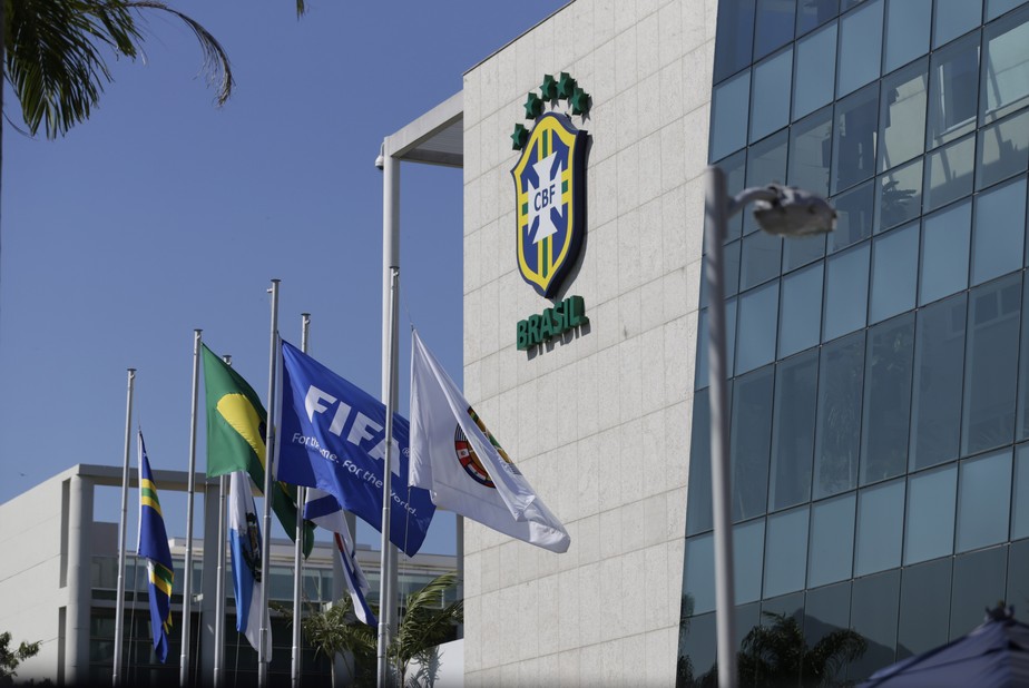 CBF decide punir o Flamengo e aliviar para o Palmeiras  