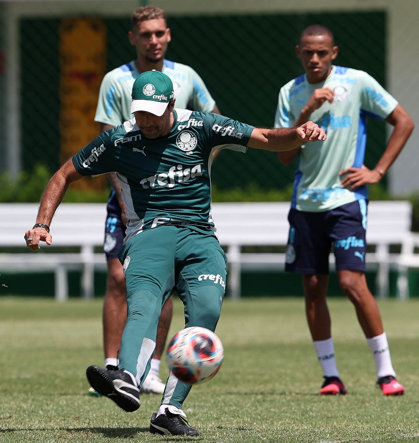 Abel Ferreira não quer nem saber e decide virar “jogador” do Palmeiras 