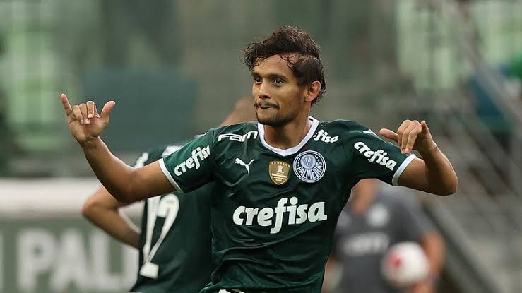 Após cair em golpe milionário Scarpa recebe presente do Palmeiras