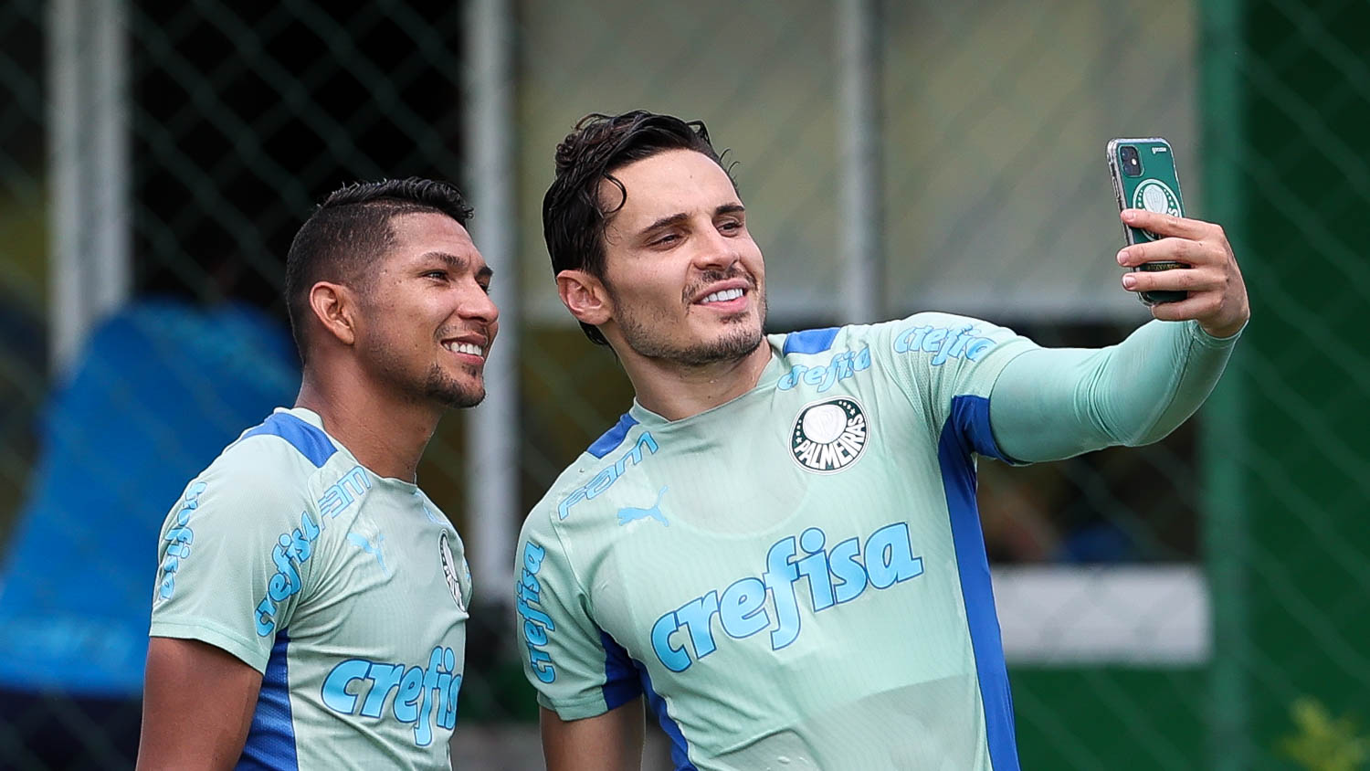 Os jogadores Rony e Raphael Veiga, da SE Palmeiras, são convocados para a Seleção Brasileira, após treinamento, na Academia de Futebol. (Foto: Cesar Greco/Palmeiras/by Canon)