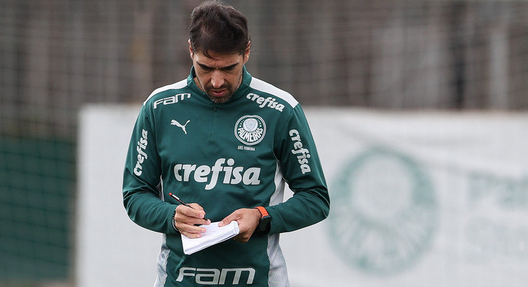Abel Ferreira, técnico do Palmeiras, em treino na Academia de Futebol.