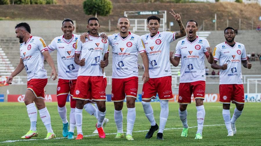 equipe do tombense em acao na serie b do campeonato brasileiro