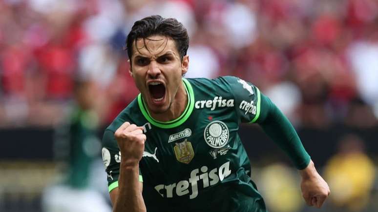 Raphael Veiga venceu como melhor jogador do Paulistão 2023.