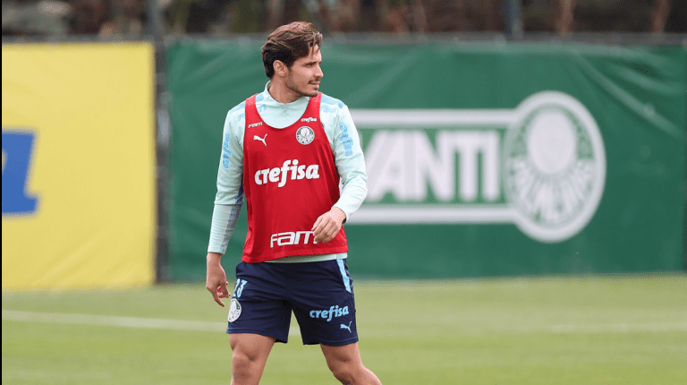 Palmeiras ganhou novo prazo para o retorno de Raphael Veiga
