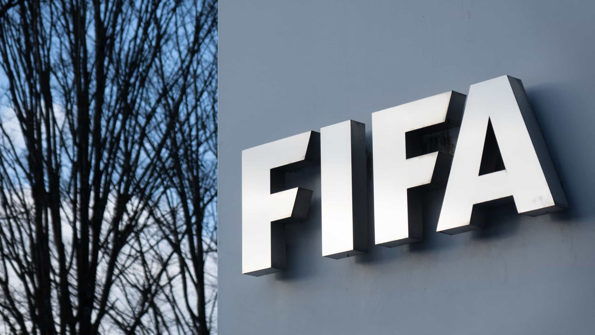 Fifa pune Corinthians, que terá que pagar dívida milionária.
